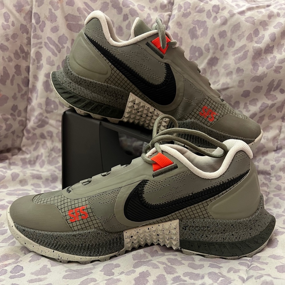 Nike React Sfb Carbon Low Size 7 Women’s Sneaker - image 1